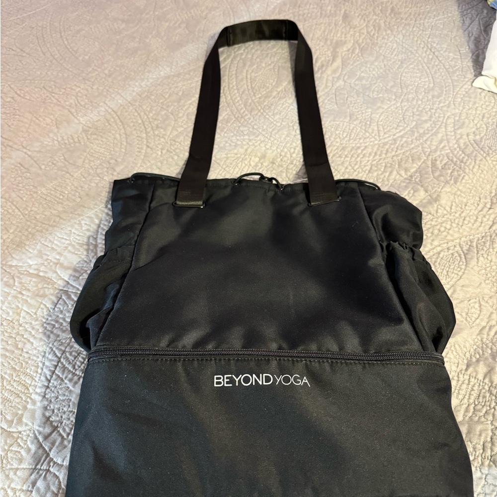 Beyond Yoga multipurpose gym/yoga bag. NWT. - Picture 3 of 4